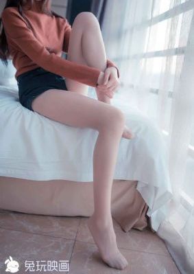 丝袜娇妻调教俱乐部_BD英语在线播放